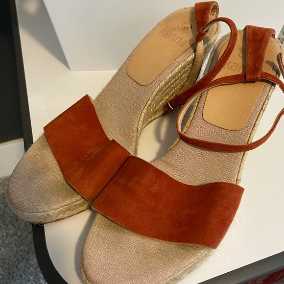 Kenna Wedges - Picture 11 of 13